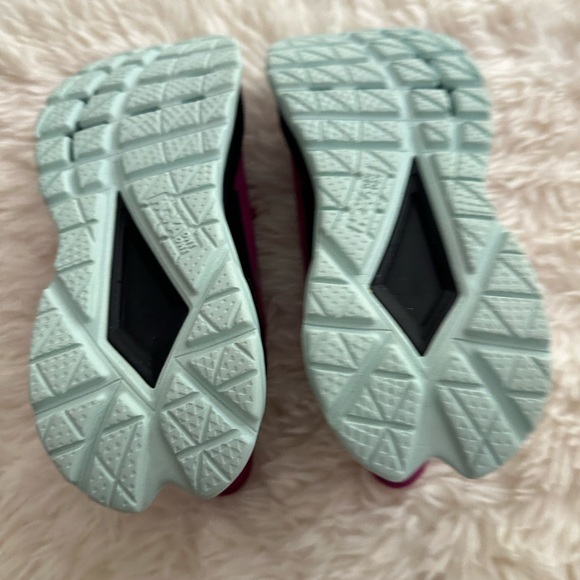 .NEW!  With Box Hoka /Pink, Womens Running Shoes-US 6 Womens - Picture 5 of 7
